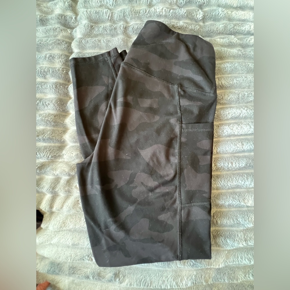 Yogalicious 7/8 camo leggings